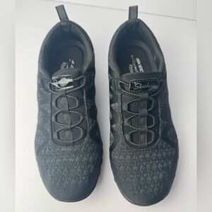 Skechers Women's Relaxed Fit Breathe Easy Infi-Knity Slip-On Shoes Black Sz 6.5